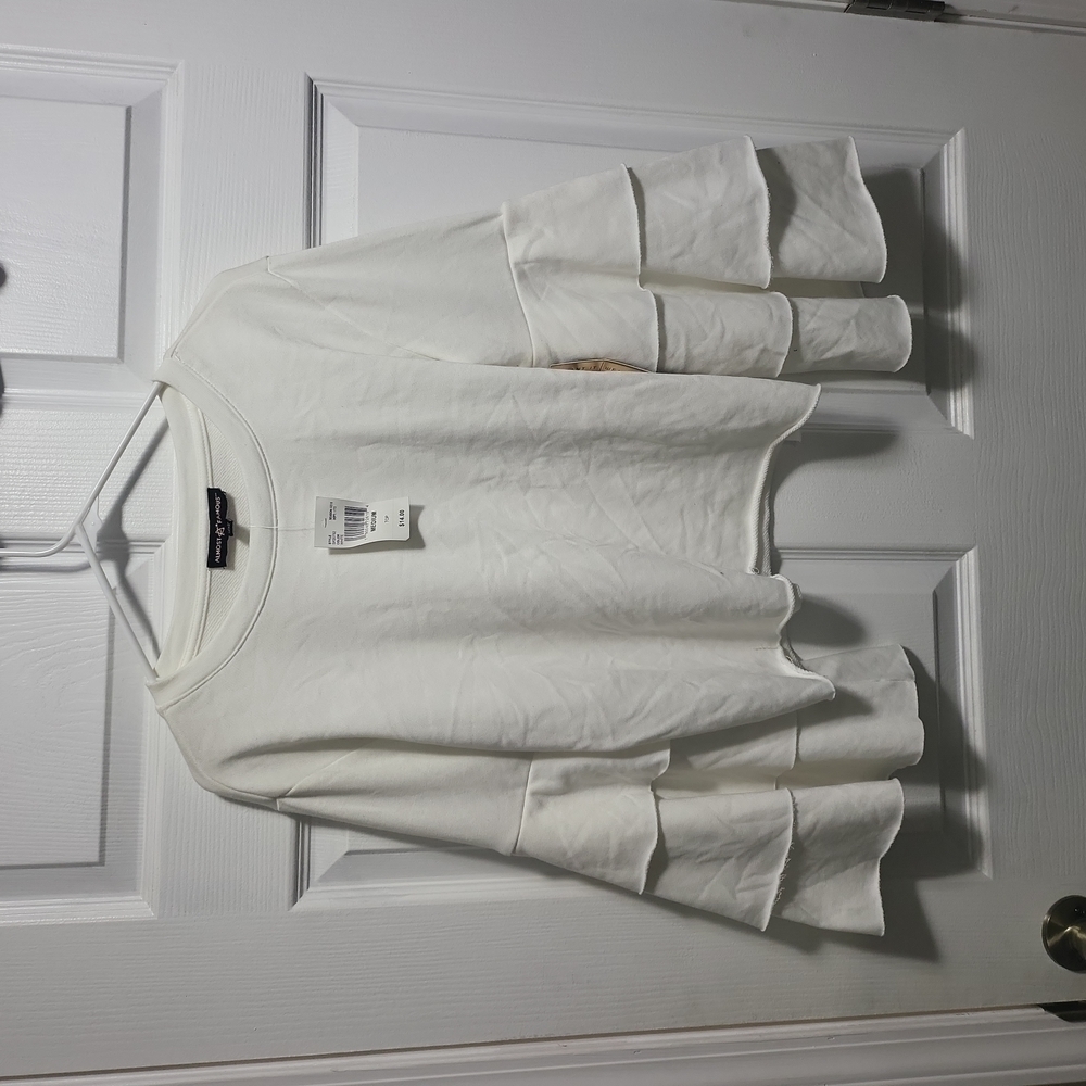 Medium almost famous flare sleeve crop sweat shirt White #006